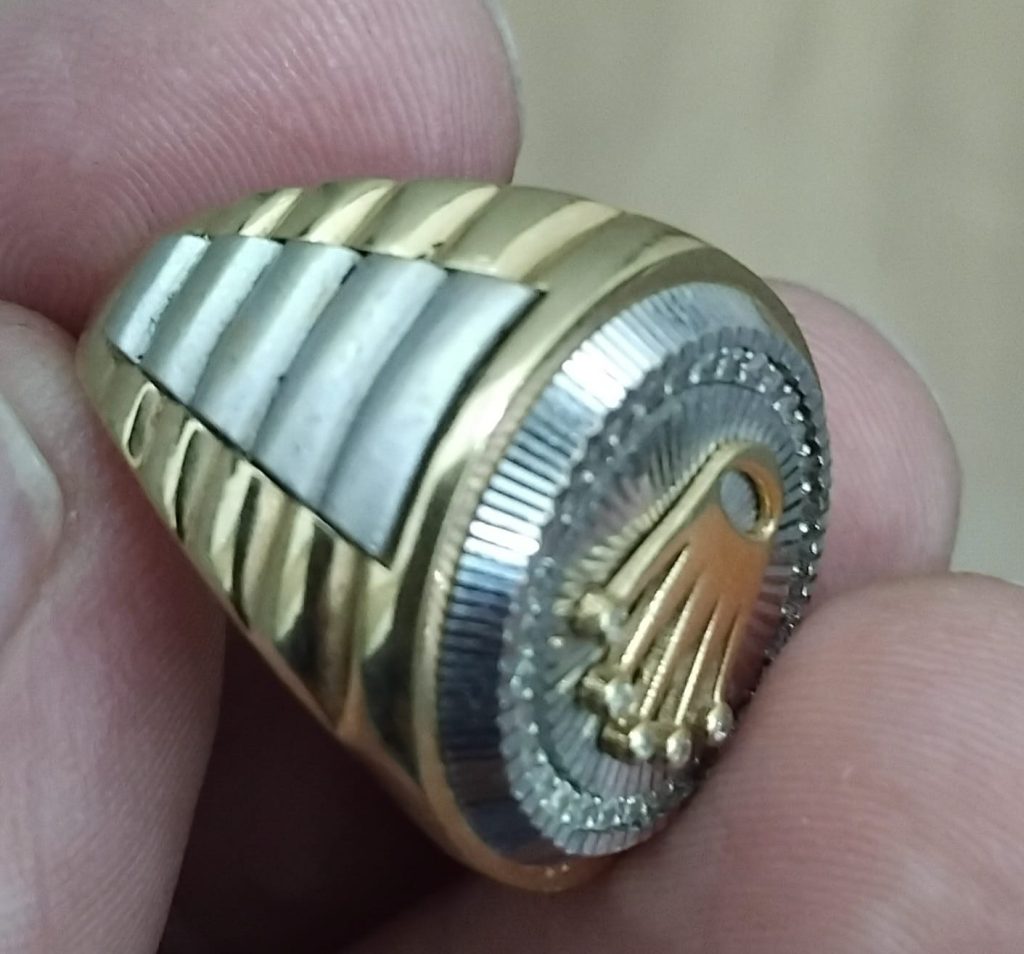 Este artigo é usado. De acordo com a legislação portuguesa, somos obrigados a reter este artigo connosco durante 20 dias úteis após o comprarmos. Apenas após esse prazo, é que o podemos entregar ao consumidor final.
Neste caso, precisamos reter este artigo até ao dia 8-Abril-2024. Isto significa que, por exemplo, se comprar este artigo hoje, nós apenas o podemos expedir no dia 8- Abril-2024. Após essa data poderá levanta-la numa das nossas lojas ou recebe-la no prazo de 2/3 dias úteis seguintes.
Se ficou com alguma dúvida, não hesite em nos contactar. Teremos todo o gosto em ajudar! Telm: 937 120 274